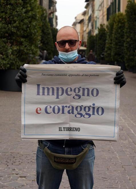 Luca, il fattorino che dispensa anche sorrisi: «Non dobbiamo farci vincere dalla tristezza» 