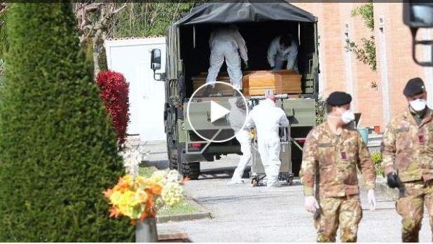 Il convoglio del dolore, da Bergamo a Ferrara i camion pieni di bare