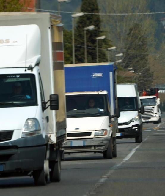 Il traffico ieri nella zona industriale di Santa Croce