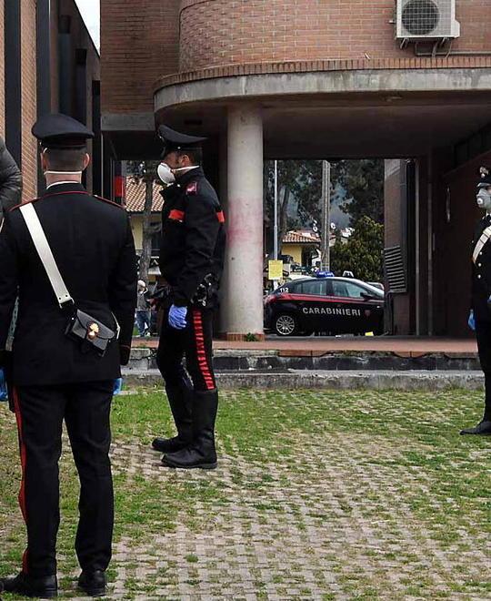 Ubriachi bivaccano sull’erba: denunciati