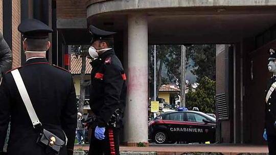 Ubriachi bivaccano sull’erba: denunciati
