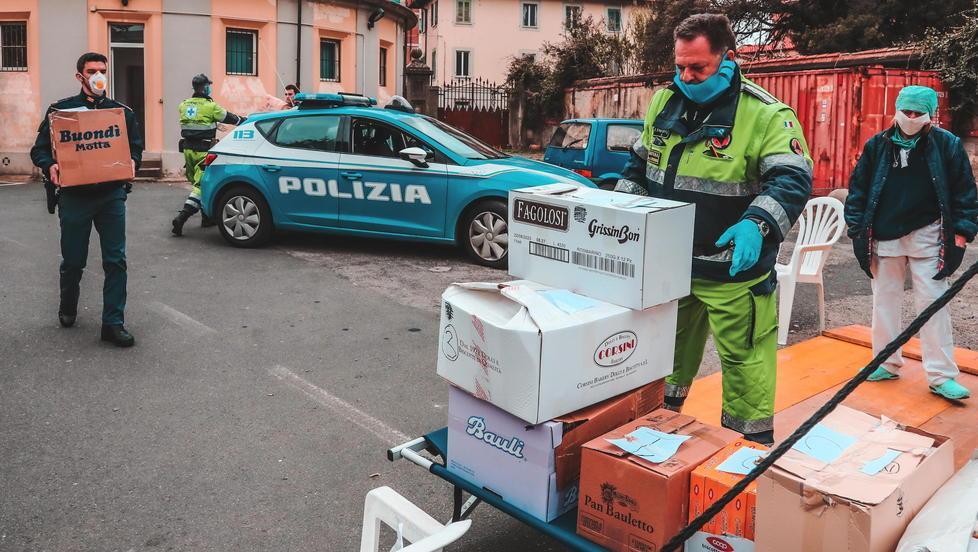Coronavirus, le associazioni cinofile donano brioches e cioccolata a medici e infermieri 