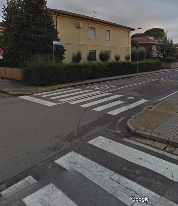 Cartelli per evidenziare i pericoli all’incrocio tra via Cei e via Fantozzi