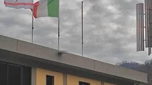 Colle ammaina la bandiera dell’Europa