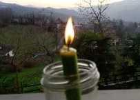 Candele per ricordare le vittime della strage