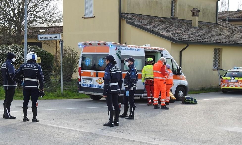 Investito mentre in bici tornava dal lavoro È caccia all’auto pirata