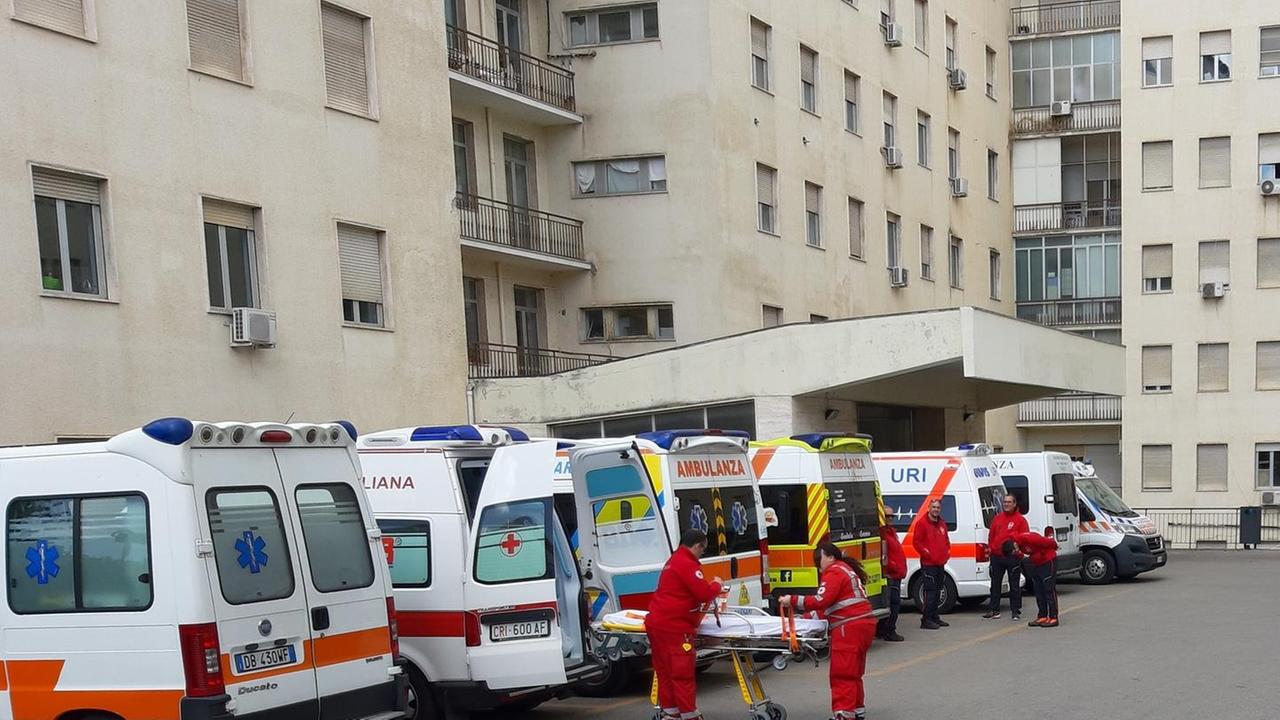 Niente mascherine e protezioni le ambulanze annunciano lo stop