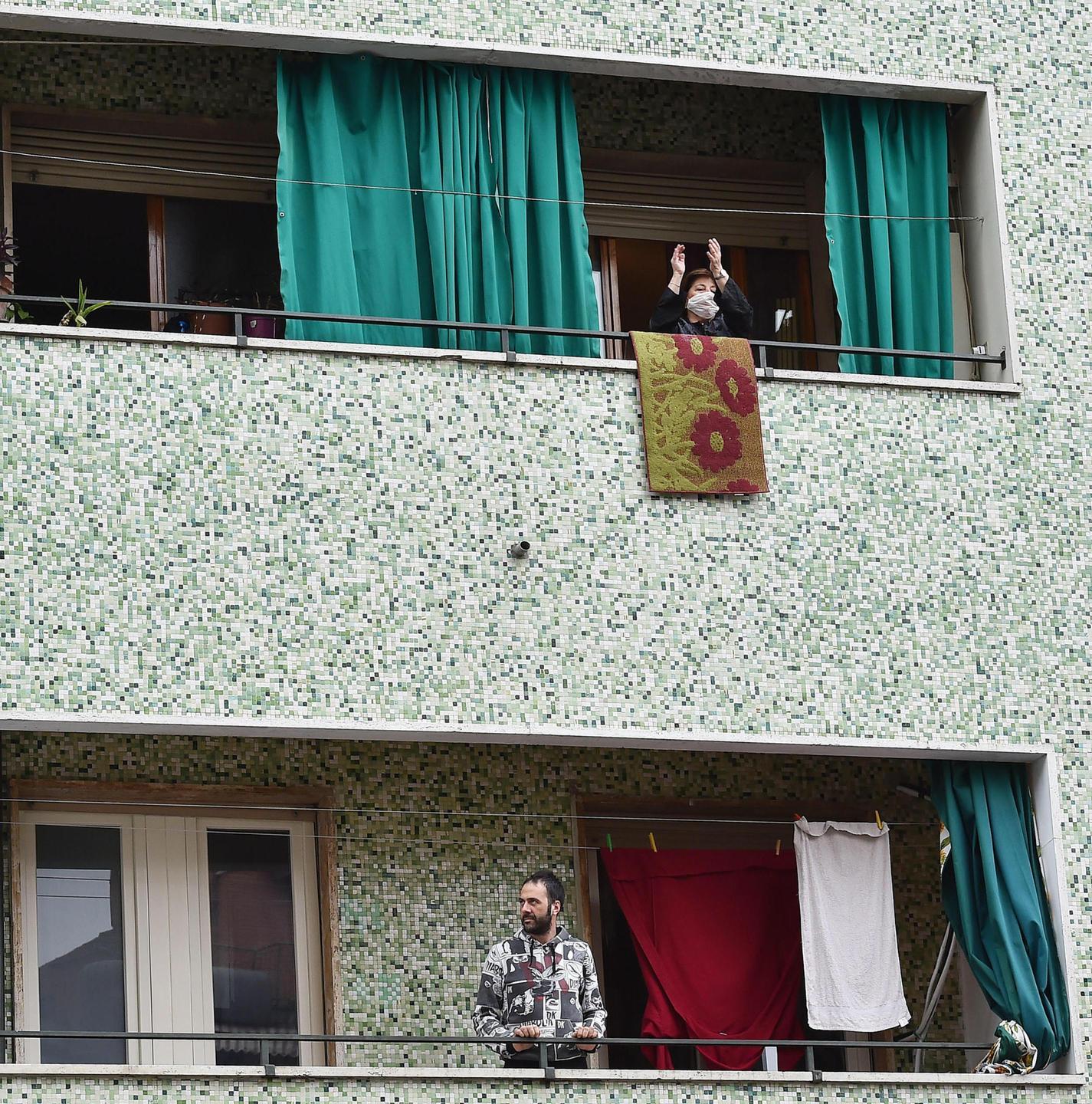 Libri, web e cibo sano: come affrontare la reclusione in casa 
