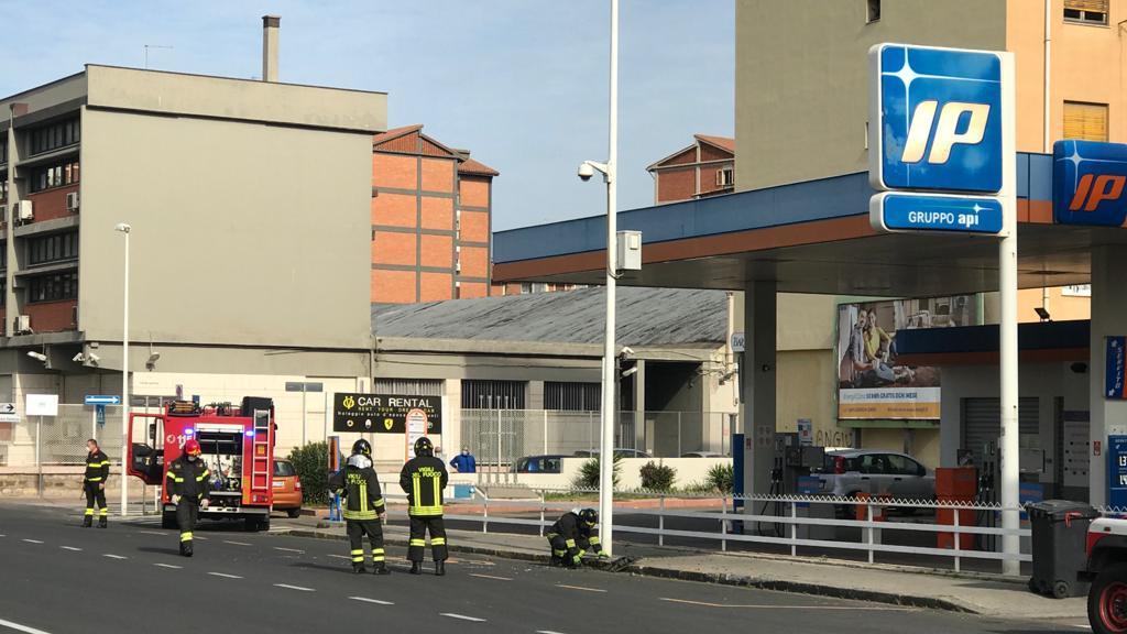 Paura a Cagliari, esplosione in un distributore di benzina