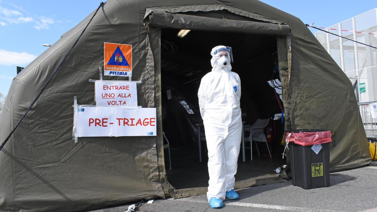 La tenda del pre-triage all'ospedale di Pistoia