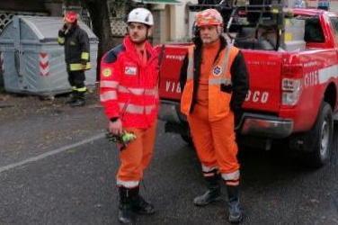 Coronavirus, i volontari che puliscono la città: «Fino alle 4 di notte in giro per igienizzare le strade» 