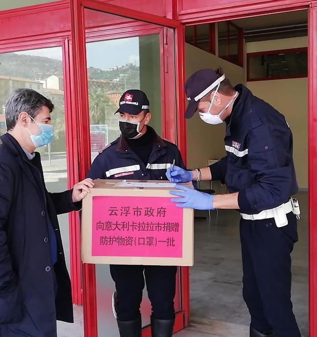 Carrara, donate 100mila mascherine da YunFu