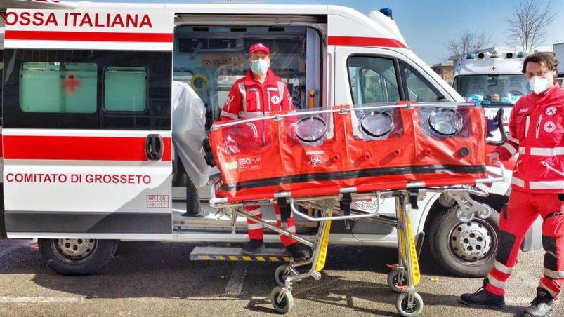 La barella ad alto contenimento in dotazione alla Croce rossa