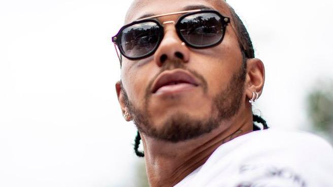 Hamilton in autoisolamento «Contatti con due positivi ma io non sono malato»