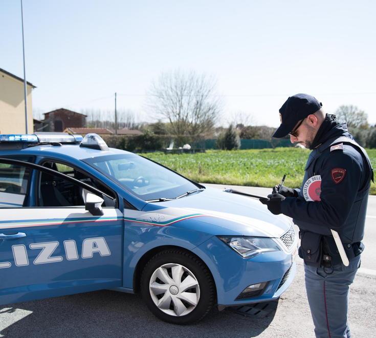 Otto persone denunciate in 24 ore Coppia sorpresa a correre sul fiume 