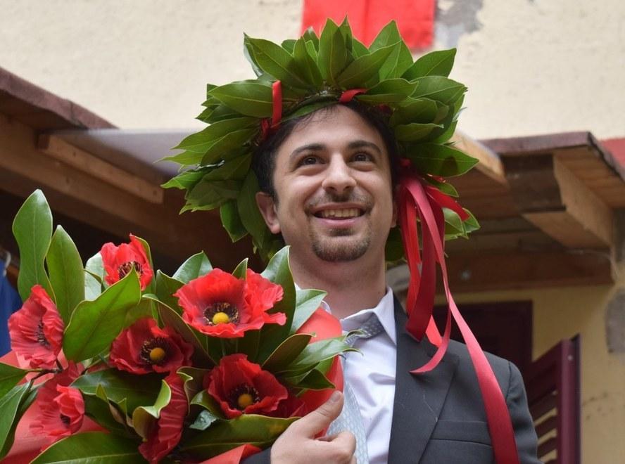 La festa? Una cena in famiglia e un brindisi con gli amici via Skype