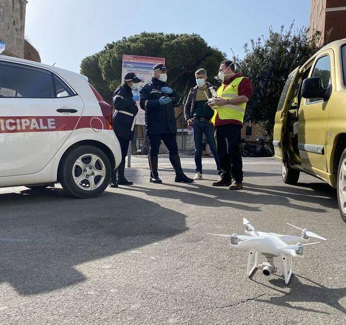 Un drone in supporto ai vigili nei controlli anti-affollamenti