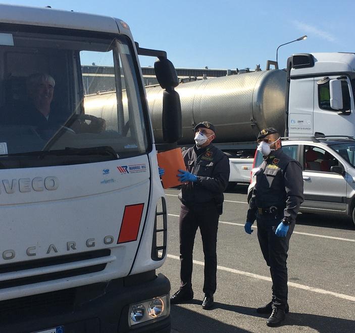 Controlli serrati sul porto su chi si imbarca per l’Elba 