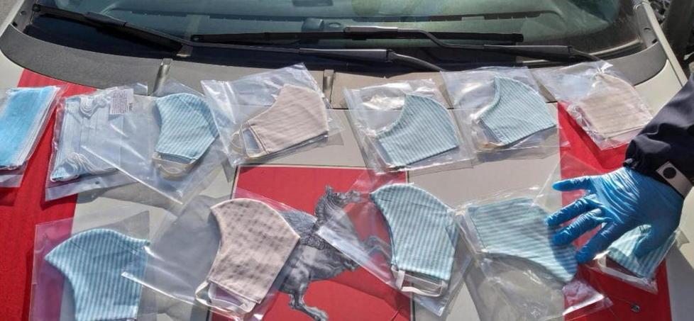 Vendeva a 15 euro l’una mascherine “irregolari” 