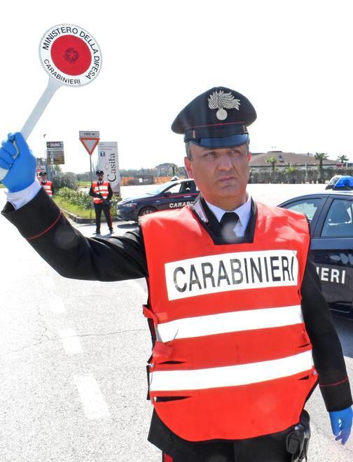 Fuggono all’alt su scooter rubato: inseguiti e presi