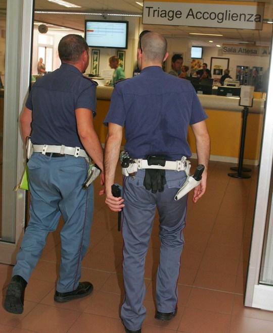 Clochard vuole dormire tra i malati, allontanato