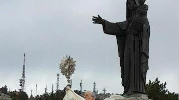 Il vescovo sulla cima del Limbara «Madre Maria, proteggi tutti»