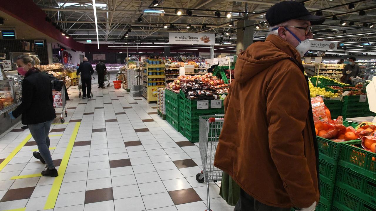 Nuovo decreto: elettricisti, idraulici e meccanici solo per le emergenze. Così la spesa e le consegne a domicilio