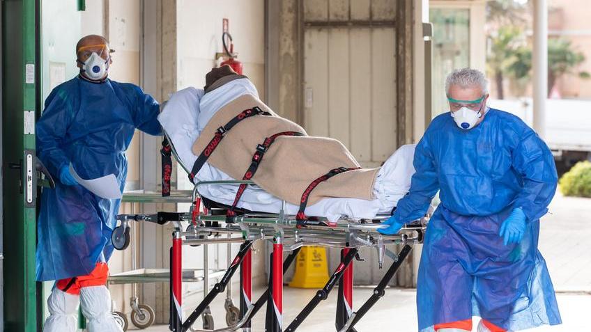 Salvo il “paziente 1”, morto il padre trasferito da Mesola nel Lodigiano