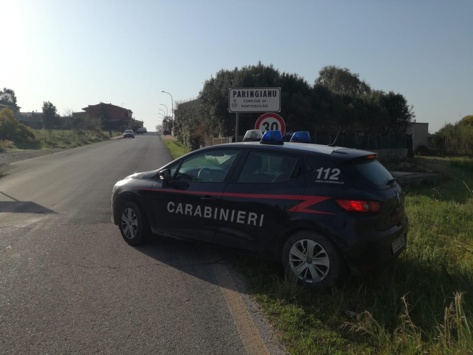 In un raptus di follia danneggia la propria casa a colpi di martello