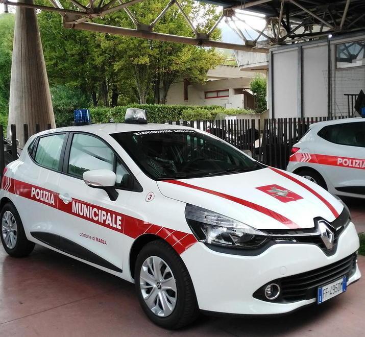 Due positivi tra i vigili urbani di Massa, ma si fa il trasloco 
