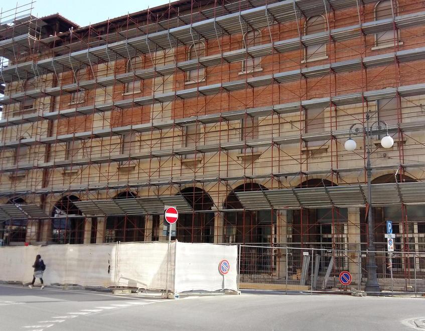 L’ex palazzo della Provincia tra piazza Vittorio Emanuele II e via Pellico