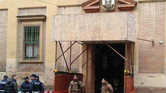 Modena, il caso. «Soldi bloccati: in tribunale il giudice non si è presentato»