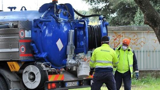 Sanificazione urgente di marciapiedi e palazzi