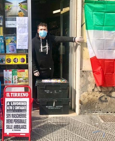 «Uffici e scuole chiuse, per noi edicolanti qui in centro è dura» 