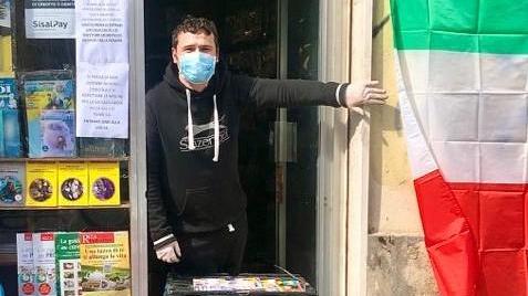 «Uffici e scuole chiuse, per noi edicolanti qui in centro è dura»