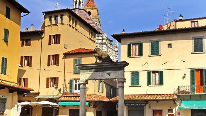 «Dobbiamo avere cura di noi: vestiamoci bene anche a casa»