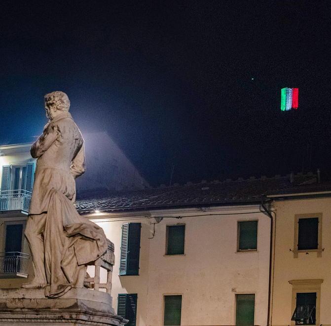 Inno d’Italia e benedizione dalla Rocca da Monsummano un segnale di coraggio 