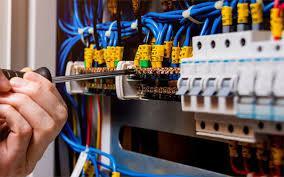 Cisl: «Rimarranno aperte troppe produzioni che non sono essenziali»