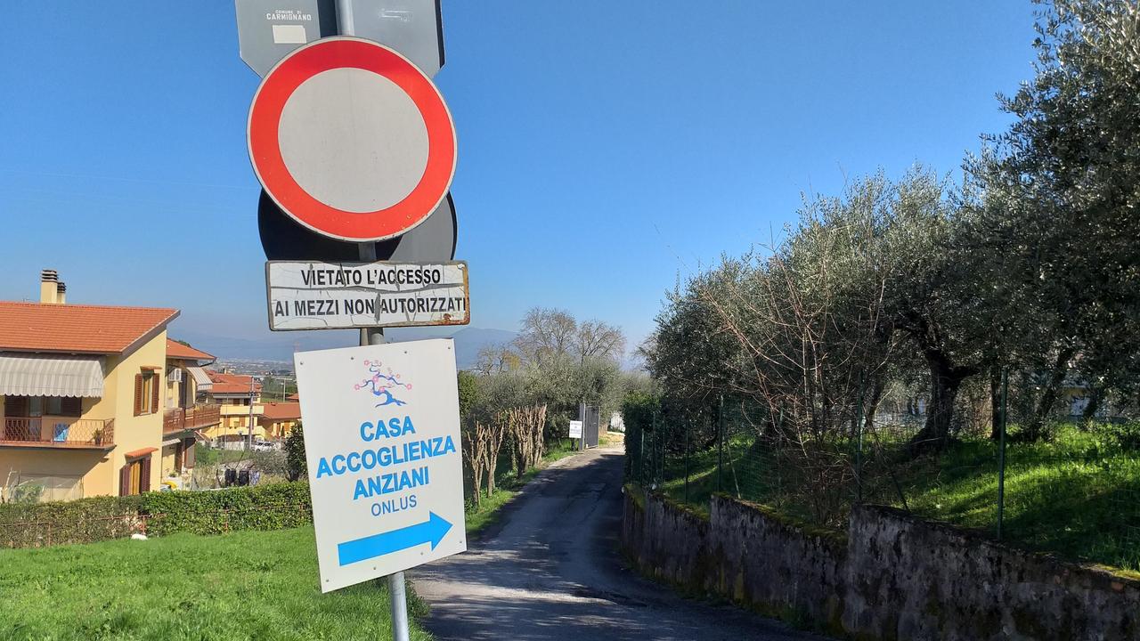 La strada di accesso alla Casa accoglienza anziani di Comeana