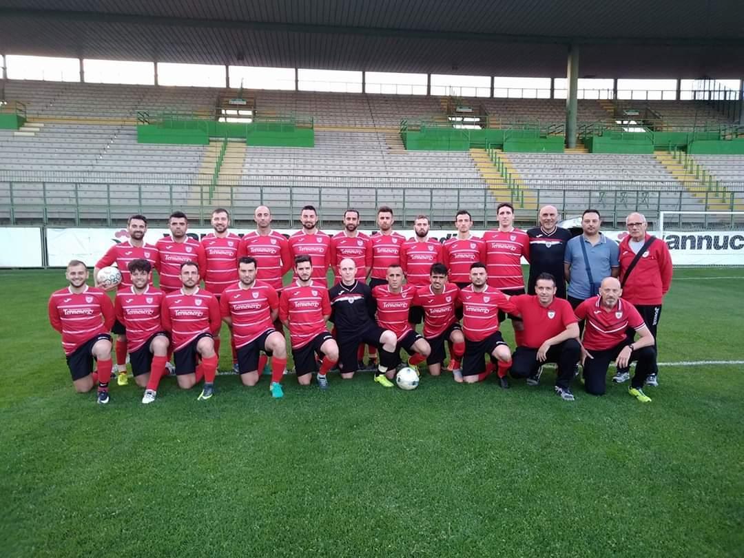 La formazione del Chiesina Montalese Barile che promuove la raccolta fondi per l'ospedale SanJacopo
