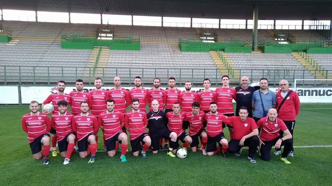 La formazione del Chiesina Montalese Barile che promuove la raccolta fondi per l'ospedale SanJacopo