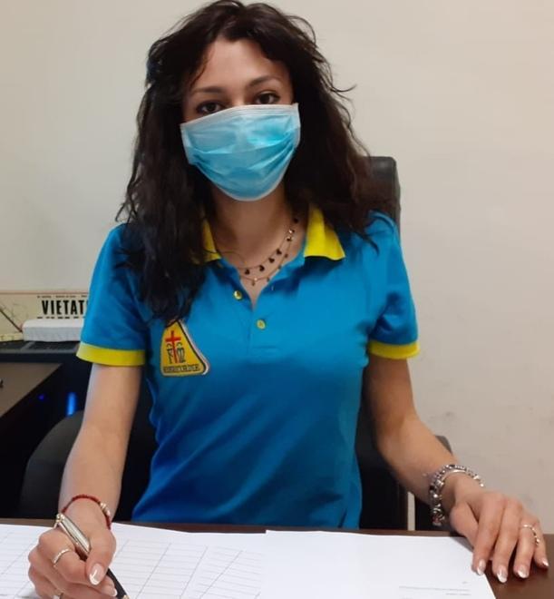 Vanessa Vannacci alla sua postazione di lavoro alla centrale operativa di Pistoia