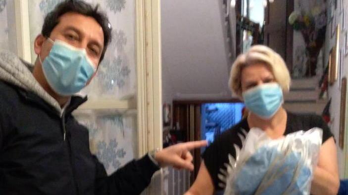 Alla polizia le mascherine cucite in casa Torcini