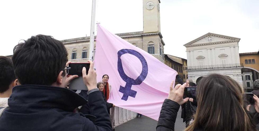 Isolamento forzato in casa, più donne chiedono aiuto 
