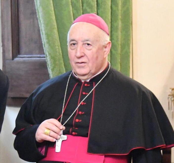 Il vescovo di Volterra attacca profitto e Comunità europea 