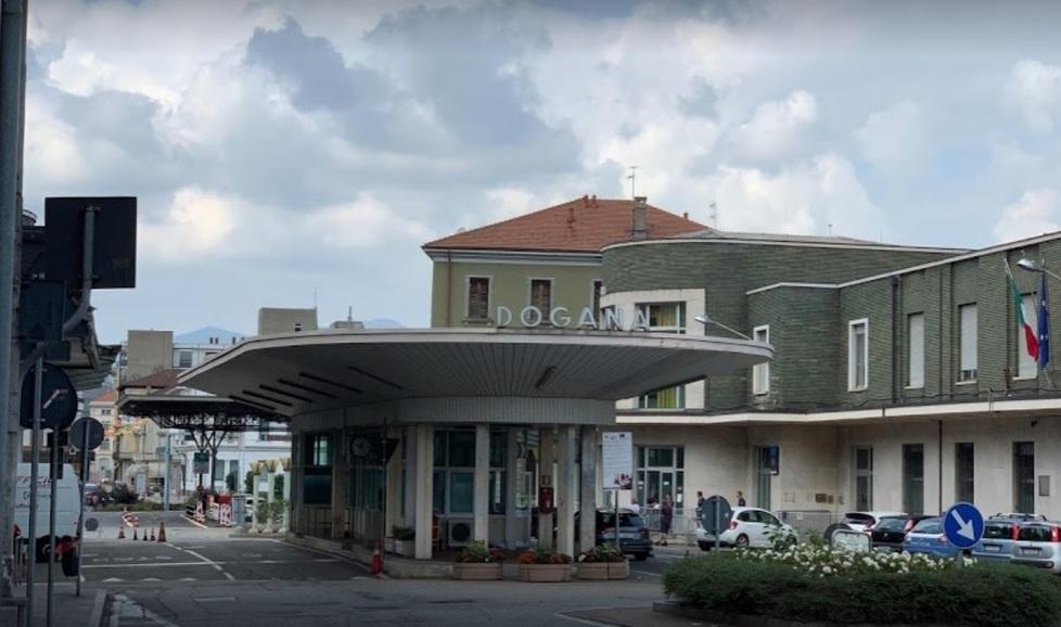 Viaggio allucinante per recuperare il figlio in Svizzera in fuga dal virus 