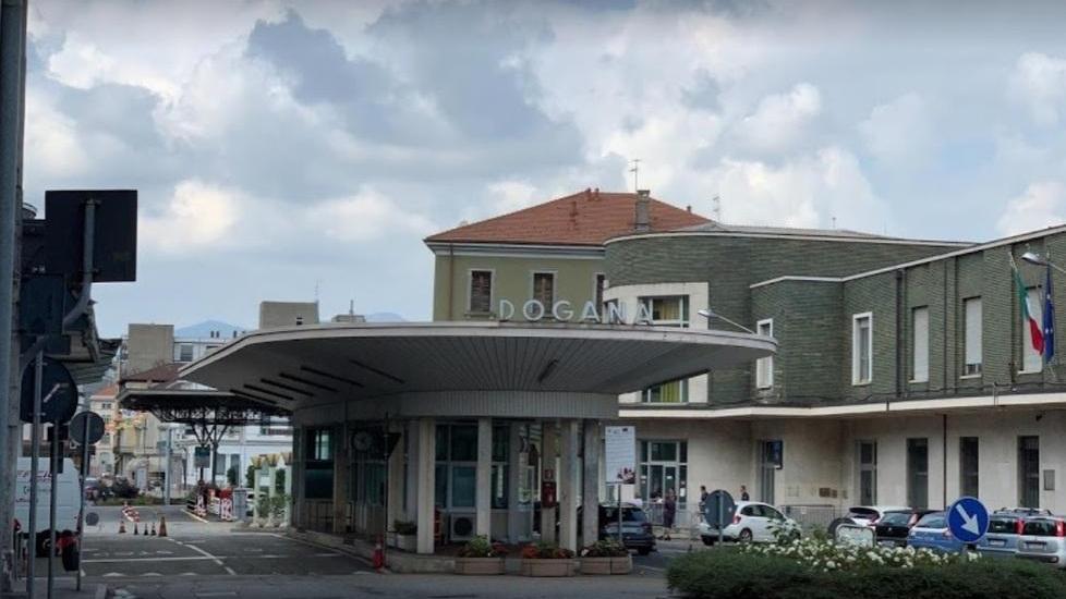 Viaggio allucinante per recuperare il figlio in Svizzera in fuga dal virus