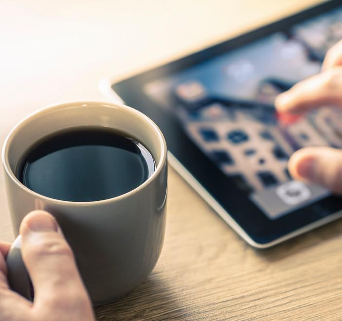 Raccolta di fondi per donare tablet agli anziani nelle Rsa