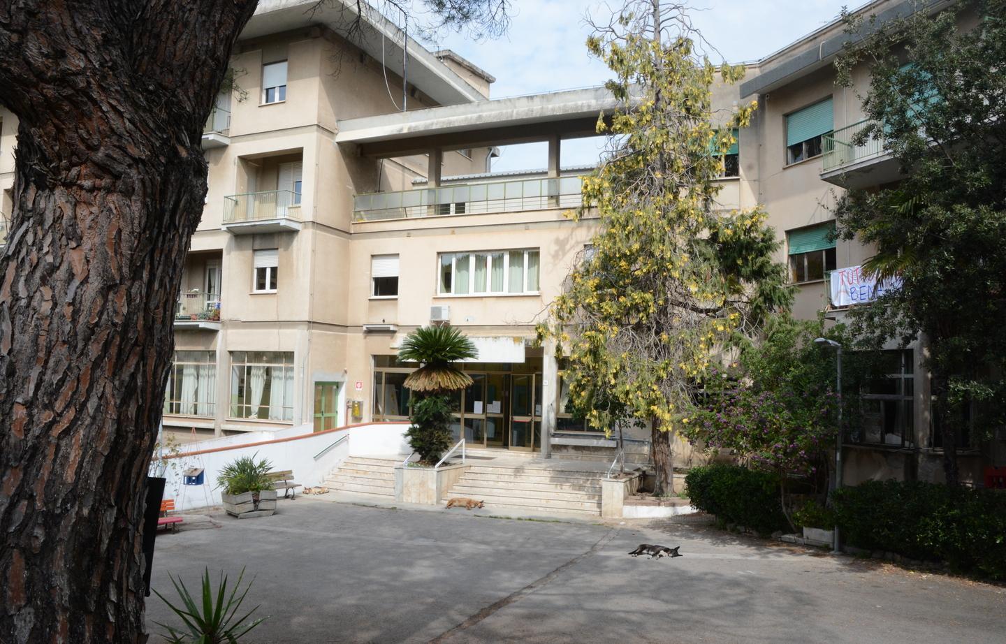 «Qui a Casa Serena chiuso in una stanza da solo con la paura» 