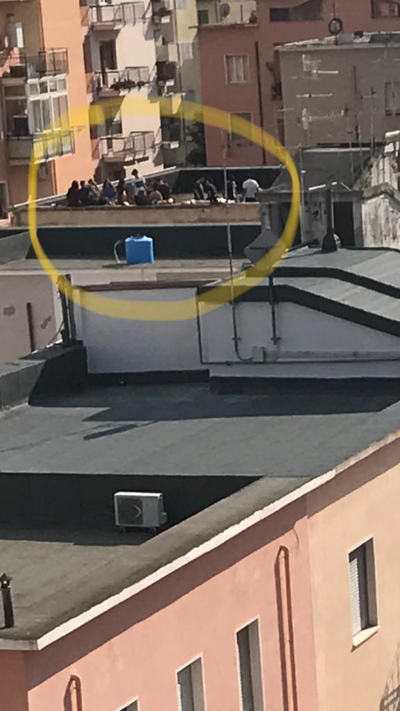 Coronavirus, espulsi dall'università di Sassari i 16 studenti che festeggiavano in terrazzo 